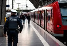 Seria brutalnych ataków w Kolonii. 22-letni Syryjczyk próbował wciągnąć mężczyznę na tory