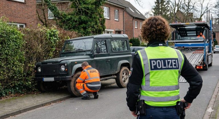 Niemcy: 75-letnia kobieta wjechała autem w grupę dzieci przed szkołą. Dwoje uczniów trafiło do szpitala