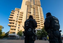 Spektakularna akcja policji w Niemczech. Funkcjonariusze otoczyli wieżowiec i chcą pobrać DNA od wszystkich mieszkańców