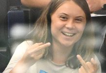 Greta Thunberg pokazuje środkowe palce w Parlamencie Unii Europejskiej. Chodzi o nowe regulacje unijne