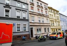 Niemcy: Roczny chłopiec wypadł z trzeciego piętra – walczy o życie