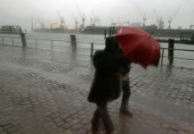 Niemcy: DWD ostrzega przed porywami wiatru przekraczającymi 100 kilometrów na godzinę