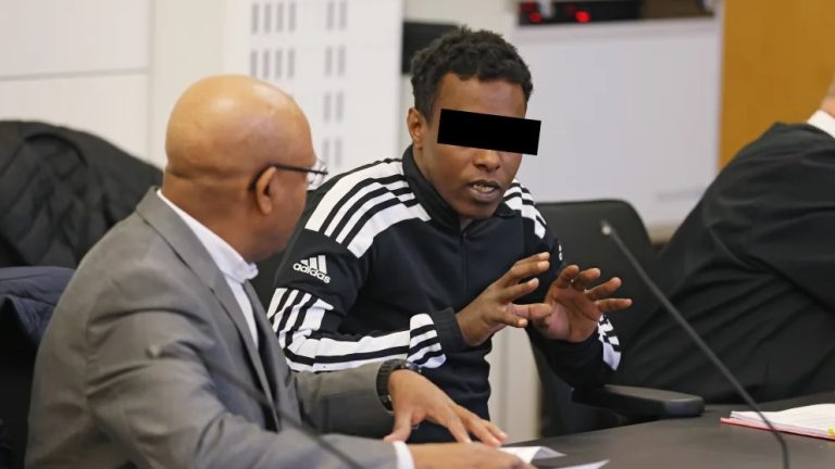 Niemcy: Niebezpieczny nożownik z Erytrei nie do deportacji – teraz sąd bada jego poczytalność