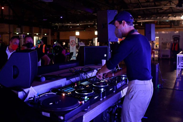 „Długa Noc Szczepień” w Berlinie: Najpierw zastrzyk, potem 15-minutowa impreza