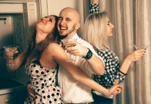 Interwencja policji w Niemczech z powodu głośnej muzyki – co mogą funkcjonariusze?