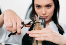 Jak zostać fryzjerką/fryzjerem w Niemczech – wymogi, perspektywy zawodowe, zarobki