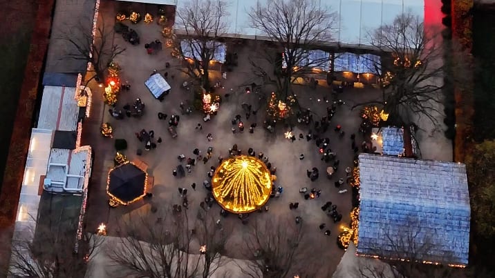 Dziś na tym jarmarku bożonarodzeniowym w Niemczech jedzenie i napoje są całkowicie za darmo
