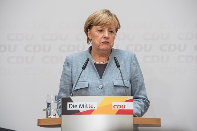 Kanclerz Merkel znowu cała się trzęsła! [VIDEO]