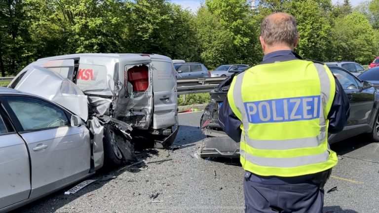 Karambol na A2 w pobliżu Gütersloh. Zderzyło się 16 samochodów!