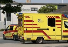 Atak nożownika w Dreźnie — ofiara trafiła do szpitala, sprawcy poszukiwani