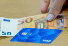 Niemcy: Lewicowi aktywiści omijają prawo – 40 tys. euro miesięcznie w gotówce dla uchodźców dzięki lukom w systemie kart płatniczych