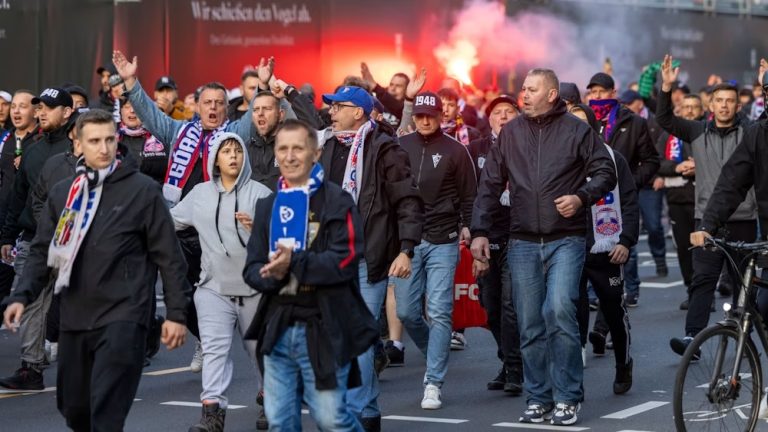 Kolonia: Starcie polskich pseudokibiców z niemiecką policją! Kilka osób zostało rannych