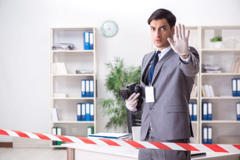 Kiedy policja w Niemczech może przeszukać mieszkanie i kto o tym decyduje?