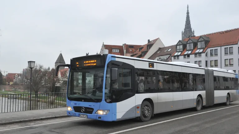 Niemcy: Kierująca przywiązała 10-latka do siedzenia, ponieważ zaśmiecał autobus