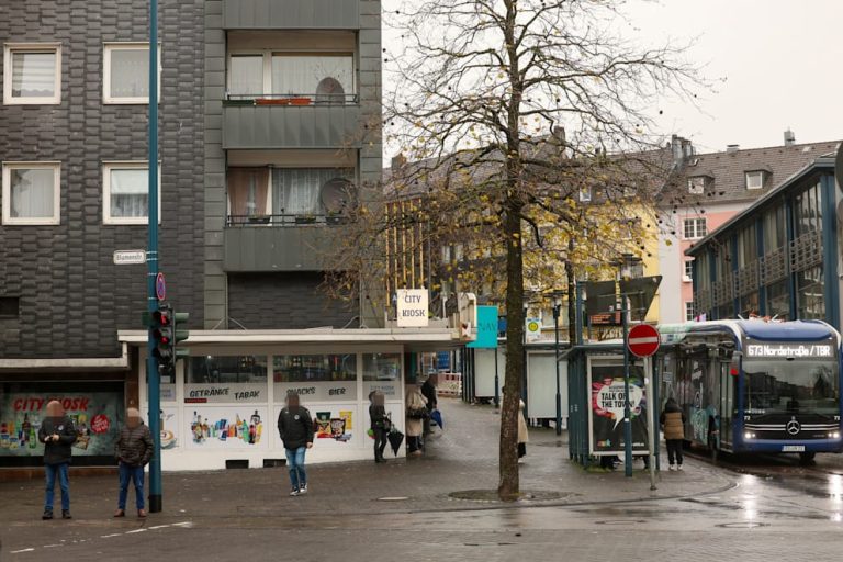 Niemcy: Kiosk w Remscheid był przykrywką dla handlu bronią i narkotykami