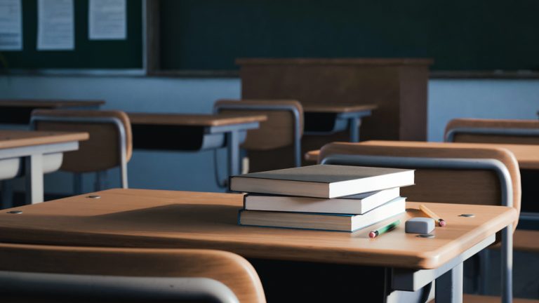 Niemcy: Pedagog puściła uczniom szkoły podstawowej film z niepokojącymi treściami. Sprawę badają władze oświatowe