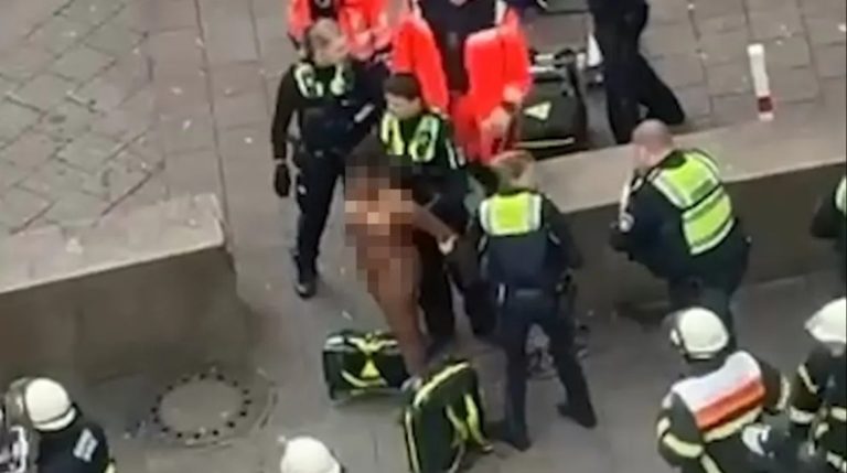 Hamburg: Kobieta uciekła przed policją, rozebrała się i zachowywała obscenicznie w miejscu publicznym