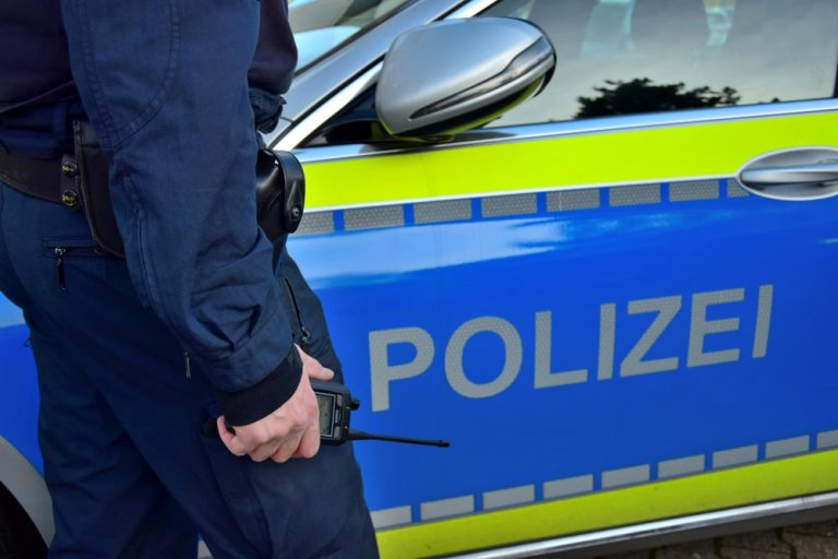 Köln: Syryjczyk kilkakrotnie dźgnął swoją byłą partnerkę w twarz. Policja poszukuje świadków zdarzenia!