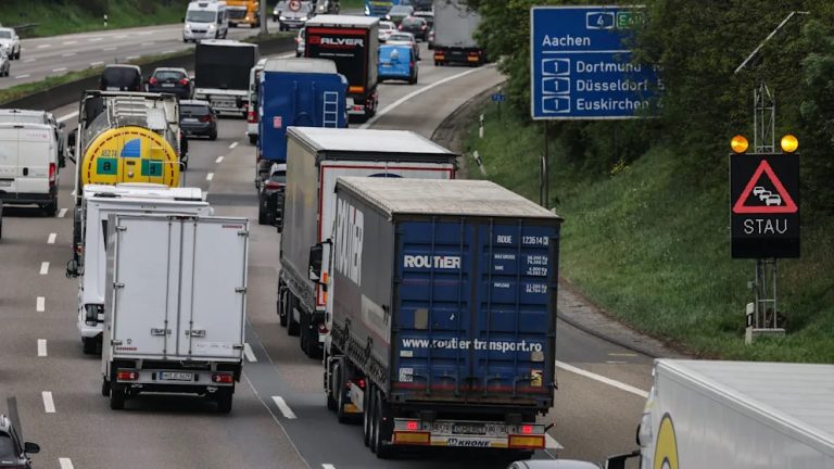 Świąteczna fala wyjazdów sparaliżowała ruch – 240 kilometrów korków na autostradach w Nadrenii Północnej-Westfalii