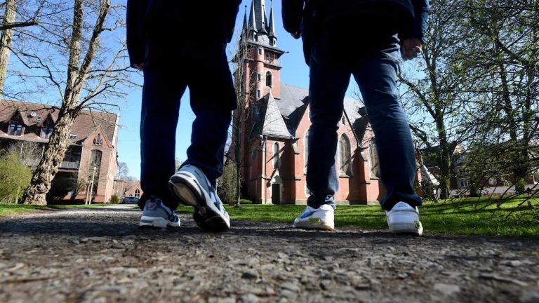 Niemcy: Kościół znów na celowniku – tysiące przypadków uchylania się od deportacji dzięki tzw. azylowi kościelnemu