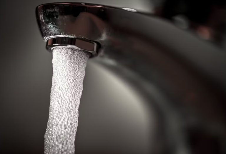 W Berlinie wykryto PFAS w wodzie pitnej — chemikalia w sieciach wodociągowych