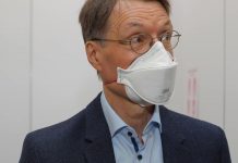 Lauterbach za czwartą dawką szczepionki i obowiązkiem noszenia maseczek w domach opieki