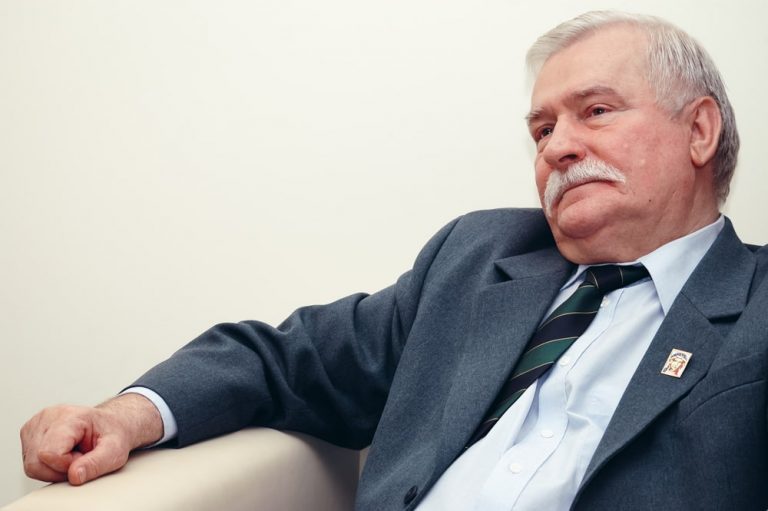 Niemiecki Spiegel donosi: Lech Wałęsa nie ma pieniędzy na prezenty bożonarodzeniowe