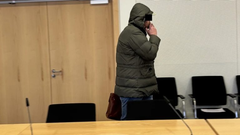 Ortopeda z Osnabrück oskarżony o potajemne fotografowanie pacjentek — zabezpieczono ok. 100 tys. zdjęć, wśród ofiar są dzieci