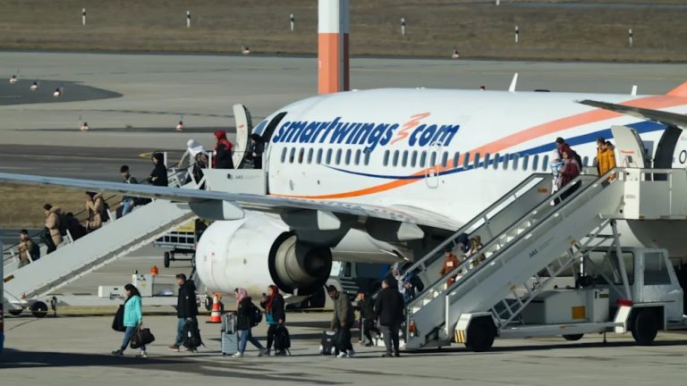 Kolejny lot afgańskich uchodźców do Niemiec zatwierdzony mimo kontrowersji