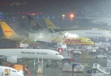 Śnieg na lotnisku Köln/Bonn powoduje utrudnienia