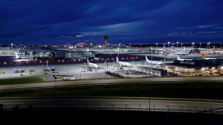 Alarm dronowy w Niemczech i Belgii – zakłócenia na lotniskach w Monachium, Brukseli i Liège