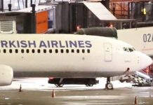 Uzbrojony ojciec przetrzymuje córkę (4) jako zakładniczkę na lotnisku w Hamburgu. Trwają negocjacje