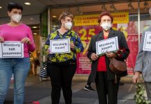 Atak nożownika z Somalii w Würzburgu – Ludzki łańcuch ku pamięci ofiar