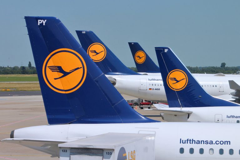Niemcy: Lufthansa planuje likwidację 4 000 etatów w administracji do 2030 r.