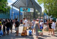 Niemcy: Tłumy na berlińskich odkrytych basenach. Upał doprowadził do przepełnienia i interwencji policji