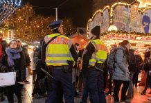 Niemcy: Marokańczyk groził nożem na jarmarku bożonarodzeniowym. Policja szuka świadków