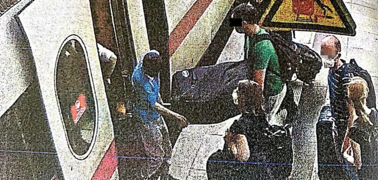 Niemcy: „Zabójstwo honorowe” siostry? Oskarżony wyszukał w internecie hasło „walizka do 70 kg Berlin”