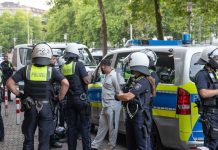 Zamieszki w Niemczech: Masowa bójka między Kurdami a Syryjczykami w centrum Düsseldorfu