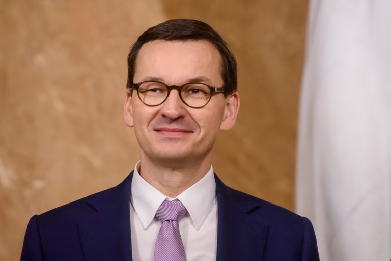 Polski rząd bez zapowiedzi publikuje nowe przepisy we wtorek przed północą