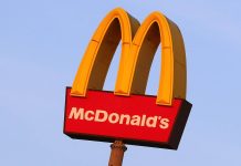 Możliwe porwanie w Paderborn: Zamaskowane osoby wyciągnęły mężczyznę z McDonald’s