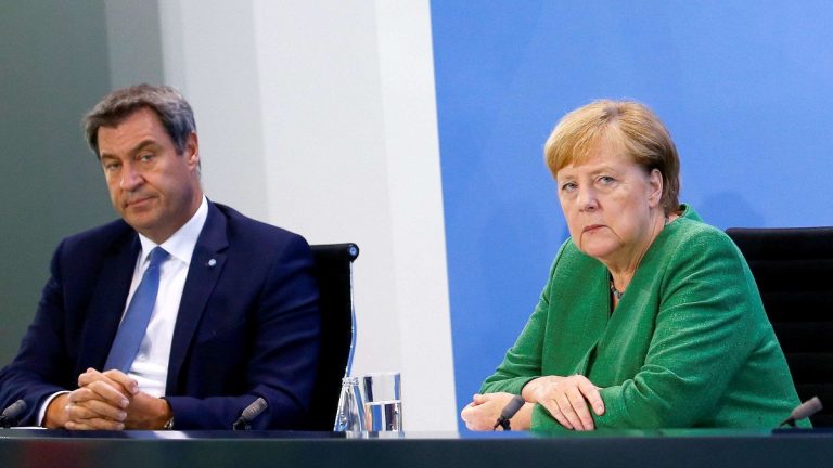 Söder domaga się dłuższego i bardziej rygorystycznego lockdownu, Merkel stawia na konsekwencję