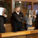 Mert G, Dennis S i Cenk D przypuszcza się, że wspólnie zgwałcili studentkę i stoją w Berlinie przed sądem