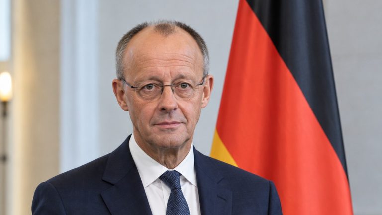 Ilustracja AI: Friedrich Merz obok flagi Niemiec