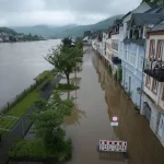 Miasteczko nad Mozelą dostępne tylko łodzią!