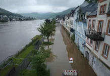 Miasteczko nad Mozelą przejezdne tylko łodzią!