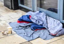 Bawaria: Dwóch mężczyzn znęcało się nad bezdomnym, wszystko nagrywali