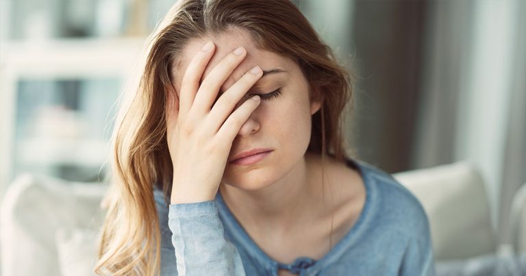 Nowe niemieckie badanie: Zmiana czasu wywołuje ataki migreny
