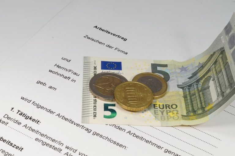 Orzeczenie niemieckiego sądu: Pracownicy na Minijob nie mają prawa do wynagrodzenia podczas zamknięcia z powodu koronawirusa