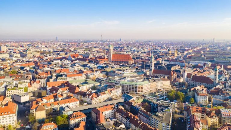 Niemcy na czele niechlubnego rankingu: Monachium uznane za najmniej przyjazne miasto świata dla obcokrajowców