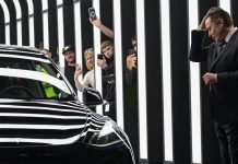 Elon Musk zamyka tymczasowo fabrykę Tesli w Niemczech